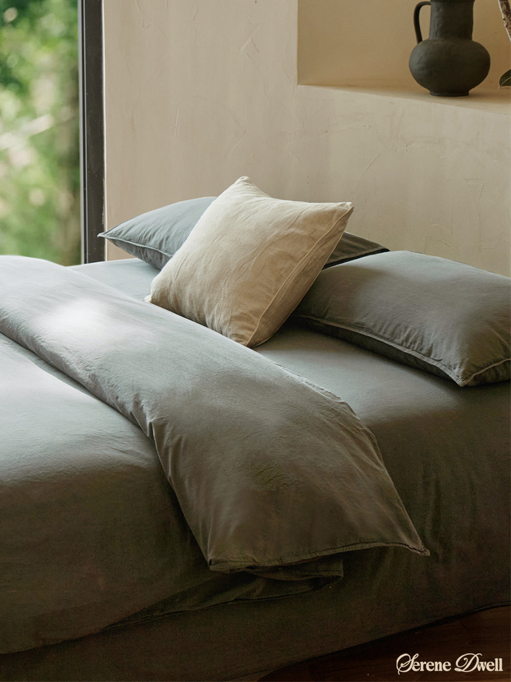 Ethan Minimalist Bedding Set