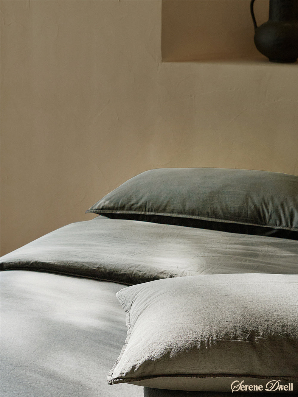 Ethan Minimalist Bedding Set