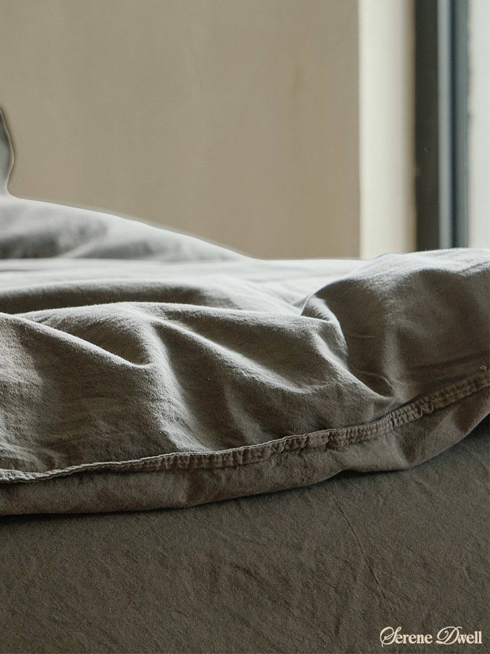 Ethan Minimalist Bedding Set