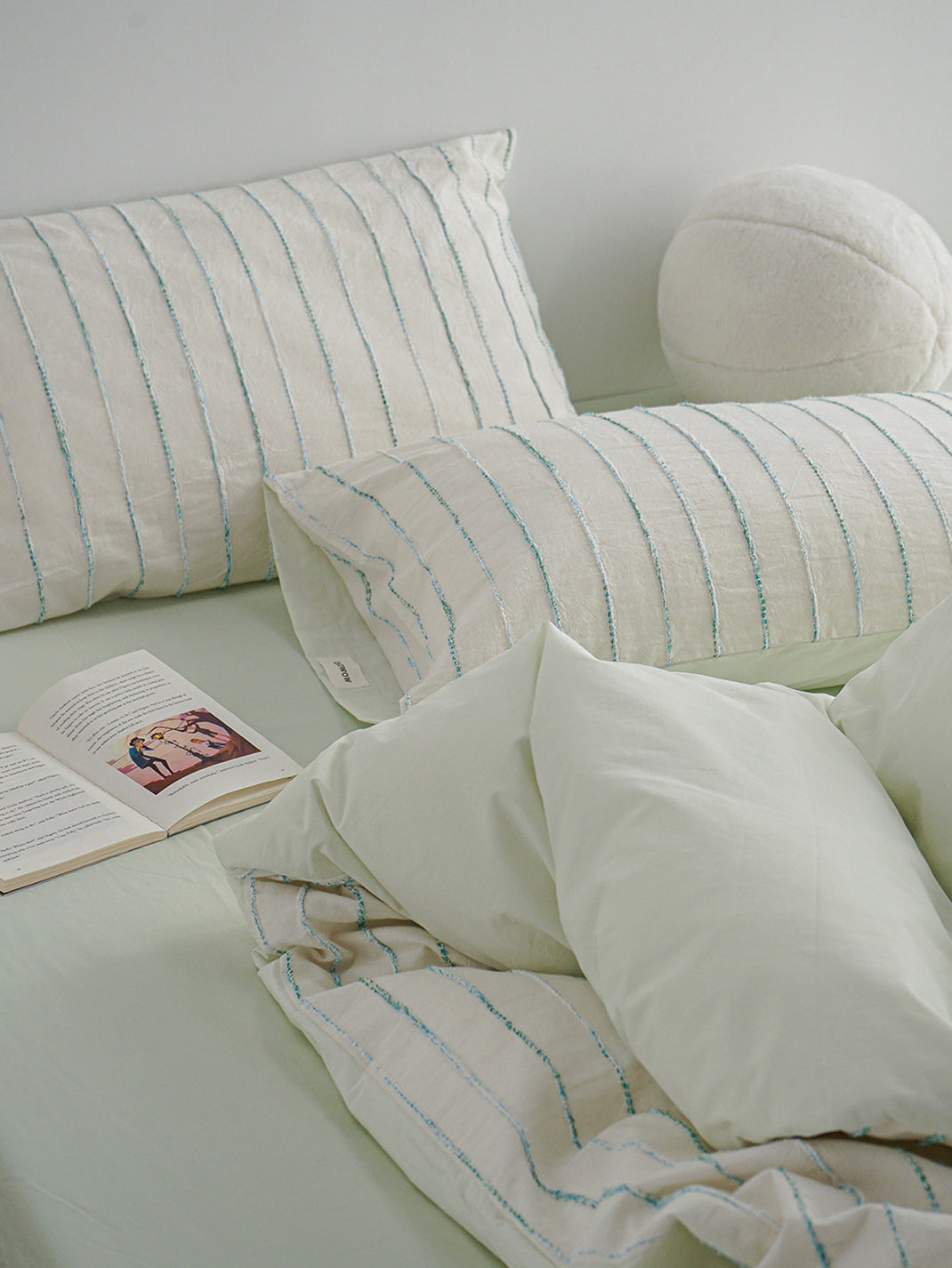 Jacquard Stripe Bedding Set